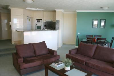 Surfers Mayfair - Tourism Caloundra 6