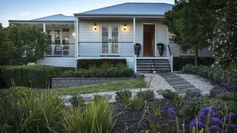 The Summer House - Tourism Caloundra 1