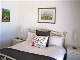 ArtWine Cottages - Tourism Caloundra 0