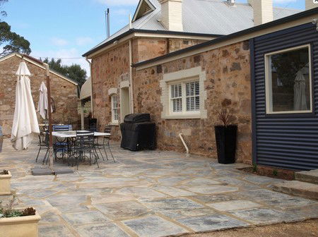 ArtWine Cottages - Tourism Caloundra 3