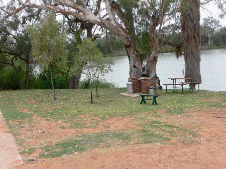 Roonka Riverfront Cottages - Tourism Caloundra 1