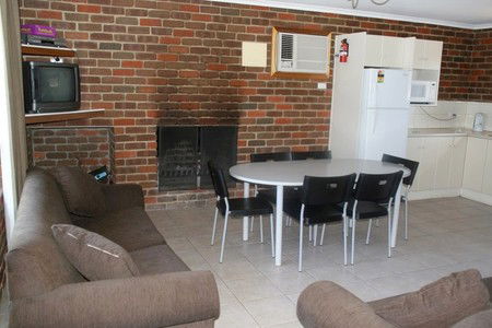 Roonka Riverfront Cottages - Tourism Caloundra 4