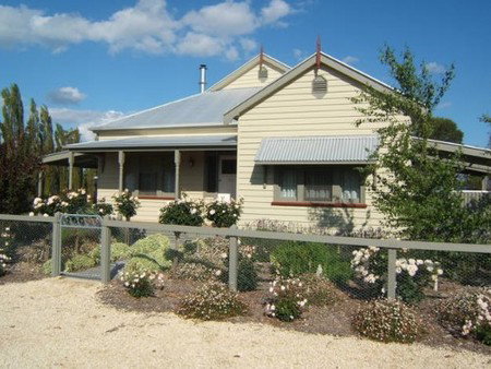 Willowbrook Cottages - Tourism Caloundra 1