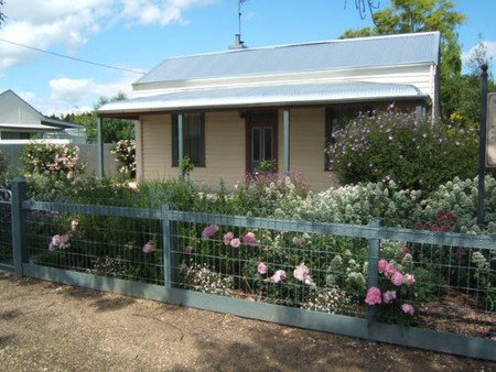 Willowbrook Cottages - Tourism Caloundra 2