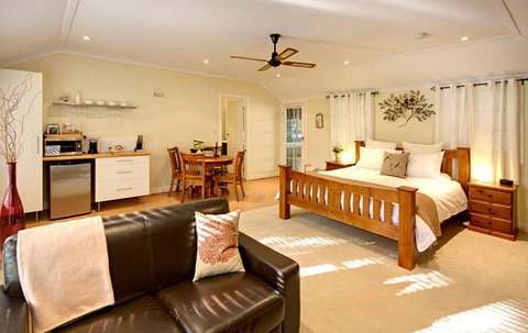 One Tree Bed And Breakfast - Tourism Caloundra 7