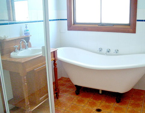 Ottilie's Cabin - Tourism Caloundra 3