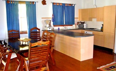 Ottilie's Cabin - Tourism Caloundra 5
