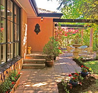 Adelaide Hills Retreats - Villa Lemoni - Tourism Caloundra