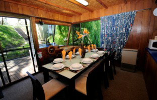 Moving Waters Self Contained Moored Houseboat - Tourism Caloundra 4