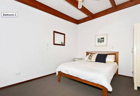 Sea Sand And Scrub Holiday House - Tourism Caloundra 2