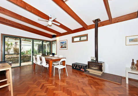 Sea Sand And Scrub Holiday House - Tourism Caloundra 5