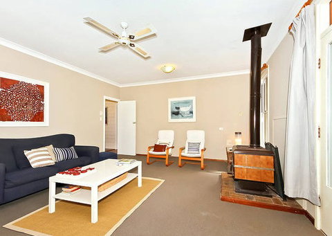 Sea Sand And Scrub Holiday House - Tourism Caloundra 7