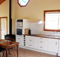 The Old Oak Bed and Breakfast - The Shearing Quarters - Tourism Caloundra