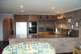Three Hut Point Waterfront Accommodation - Tourism Caloundra 0
