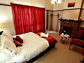 Old Cable Station Colonial Retreat - Tourism Caloundra 0