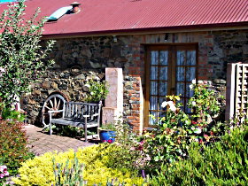 Evandale Stables Accommodation - Tourism Caloundra 0