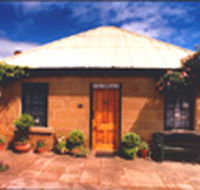 Hamilton's Cottage Collection and Country Gardens - Victorias Cottage - Tourism Caloundra