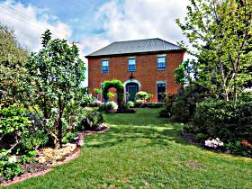 Mrs Currie's House B&B - Tourism Caloundra 0