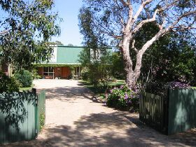 Pelican Bay Bed And Breakfast - Tourism Caloundra 0