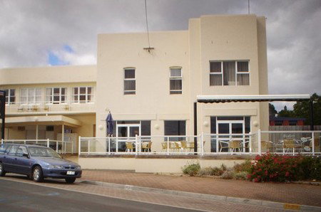 Neptune Grand Hotel - Tourism Caloundra 1