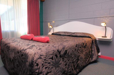 Queenstown Motor Lodge - Tourism Caloundra 2