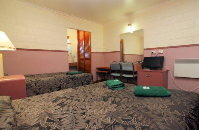 Queenstown Motor Lodge - Tourism Caloundra 3
