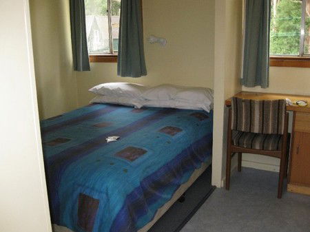 Strahan Backpackers YHA - Tourism Caloundra 1