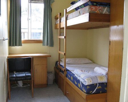 Strahan Backpackers YHA - Tourism Caloundra 2
