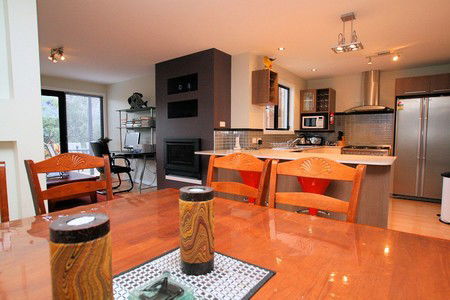 Oakley Place Townhouse - Tasmanian Short Stays - Tourism Caloundra 1