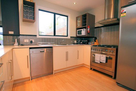 Oakley Place Townhouse - Tasmanian Short Stays - Tourism Caloundra 3