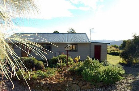 Engadine Cottage - Tourism Caloundra 1