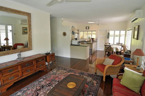 Cairns Holiday Homes Wilks House - Tourism Caloundra 1