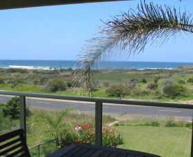 Beach Breakers - Tourism Caloundra 0