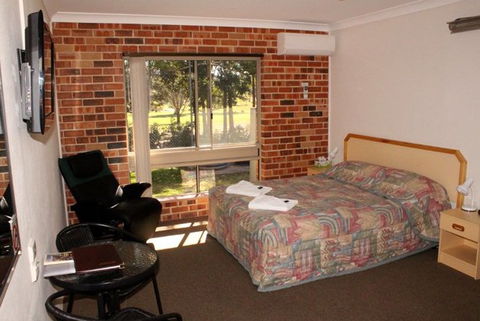 Golf View Motel - Tourism Caloundra 1