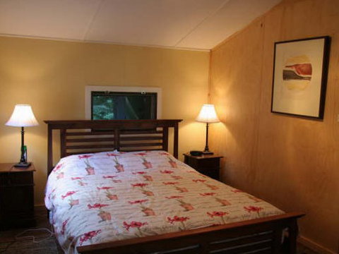 Tree Fern Lodge - Tourism Caloundra 3