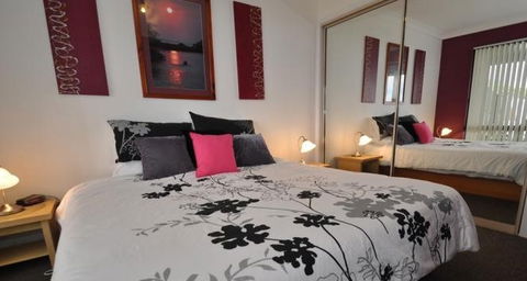 Beachfront Apartments Narooma - Tourism Caloundra 4