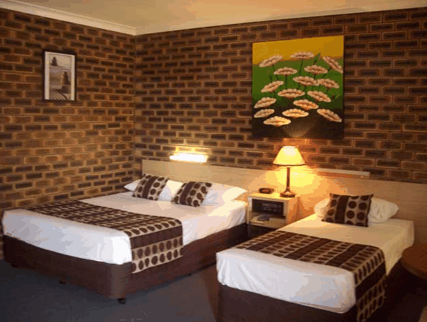 Squatters Homestead Motel - Tourism Caloundra 2