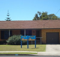 Aunty Mels Dog Friendly Holiday Cottage - Tourism Caloundra