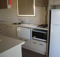 Bowlo Holiday Cabins - Tourism Caloundra