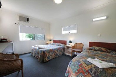 Hi-Way Motel - Tourism Caloundra 0