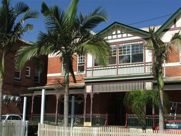 Maclean Hotel - Tourism Caloundra 0