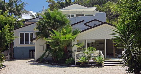 Beachcomber Beach House - Tourism Caloundra 1