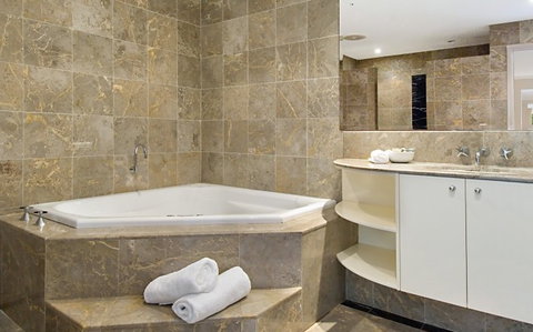 34 Brownell Drive - Oscars - Tourism Caloundra 1