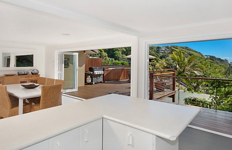 34 Brownell Drive - Oscars - Tourism Caloundra 3