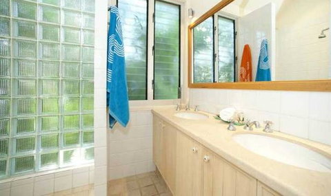 Belongil Summerhouse - Tourism Caloundra 1