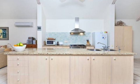 Belongil Summerhouse - Tourism Caloundra 3