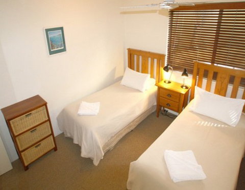Airy Surfside Unit - Tourism Caloundra 2