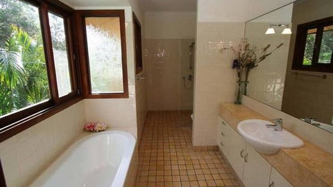 Abbies Beach House - Tourism Caloundra 0