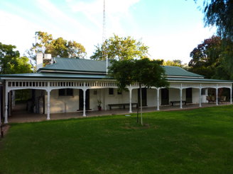 Lake Victoria Station Lodge - Tourism Caloundra 0