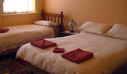 The Grand Guesthouse - Tourism Caloundra 0